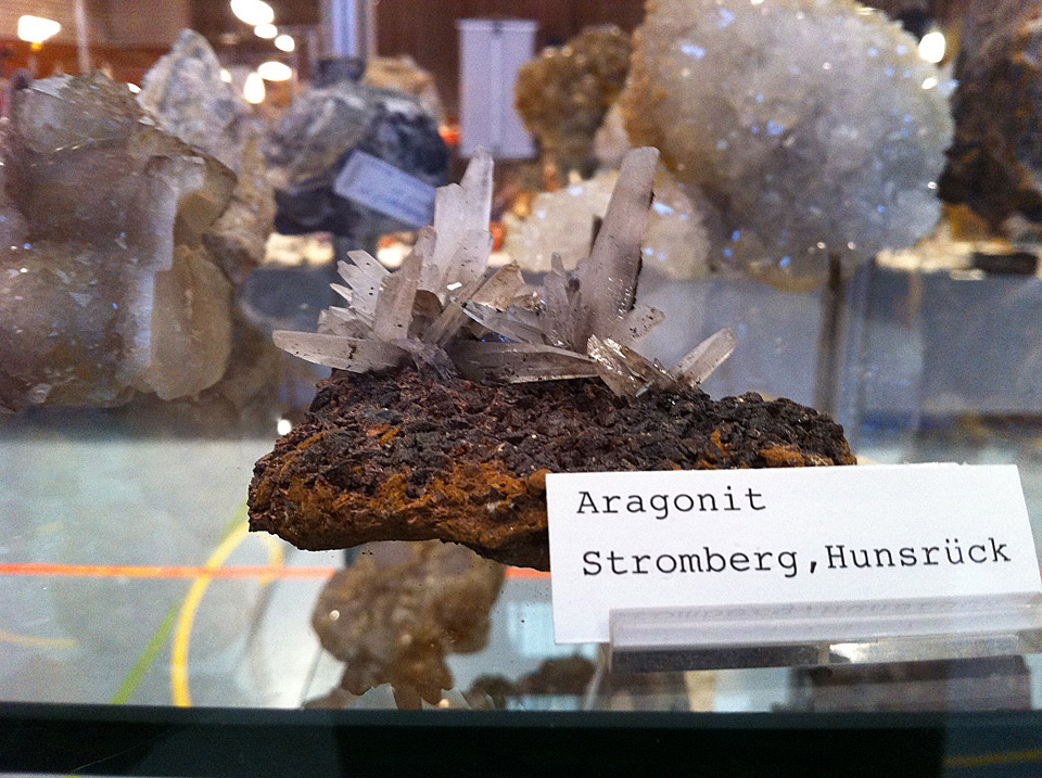 aragonit-stromberg-mineralienboerse-ober-olm-2012-1109